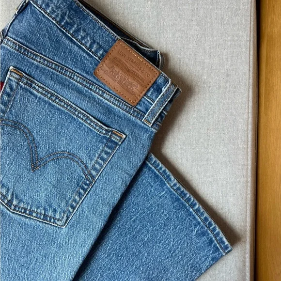 Levi’s Wedgie Straight Fit Jeans, size 31 - Picture 2 of 6